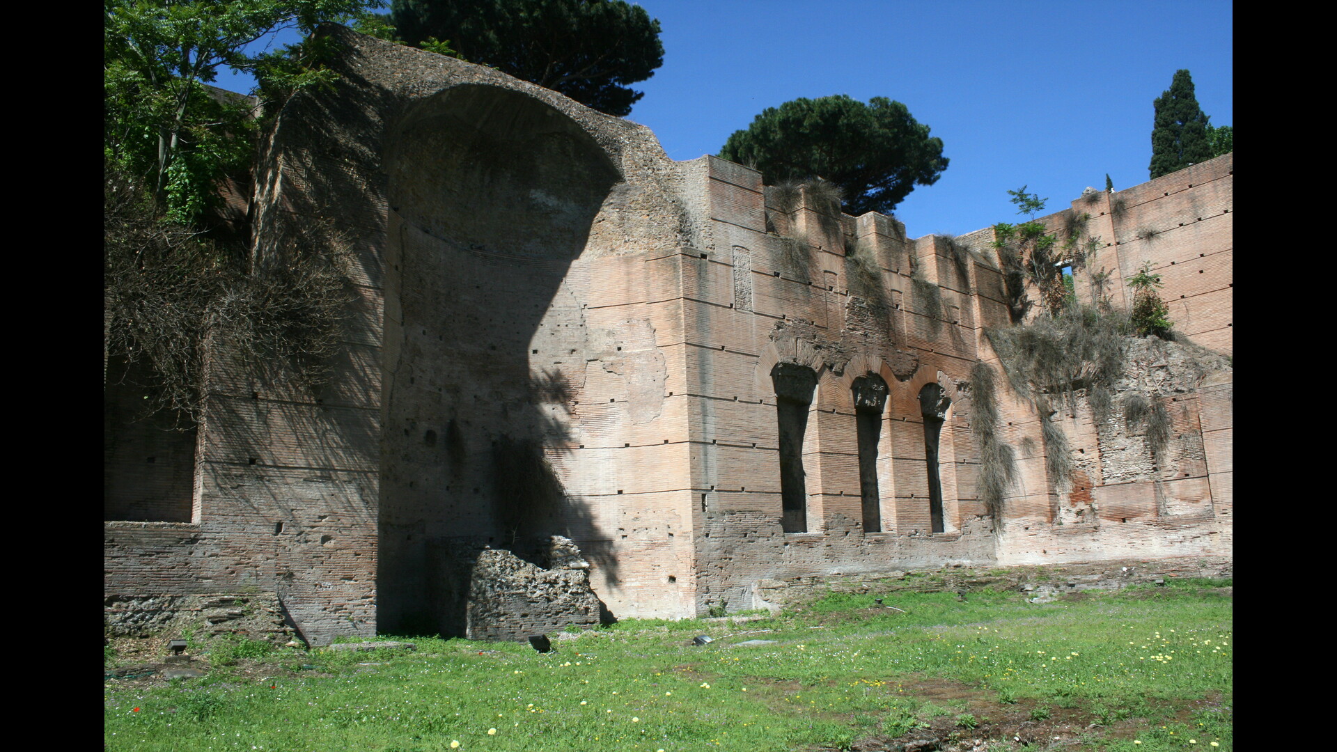 Thermes de Caracalla : Photo prise à Rome aujourd'hui. Bibliothèque des thermes de Caracalla