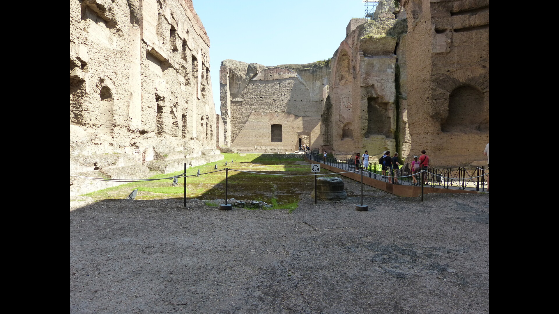 Thermes de Caracalla : Photo prise à Rome aujourd'hui. Natatio des thermes de Caracalla